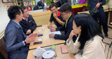 丁怡銘買牛肉麵「報公帳」 網友嗆:你道歉,全民買單?