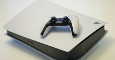 滿滿一車「PS5」被洗劫!竊盜集團夾攻卡車 公路上演玩命關頭
