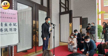同黨立委批蹭聲量 何志偉:死小孩在做對的事