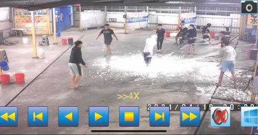 缺水了還浪費!高雄9屁孩自助洗車玩「生存遊戲」 留滿地泡沫…拍拍屁股走人