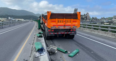 快訊/宜蘭蘇澳發生砂石車碰撞工程車意外! 2工人當場沒生命跡象