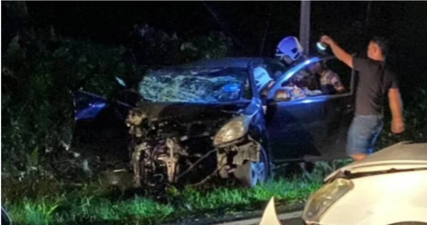 台灣女子在開車時，突因不明原因失控衝入反方向車道，撞上一輛從反方向駛來，由當地人駕駛的轎車。（圖／翻攝中國報）