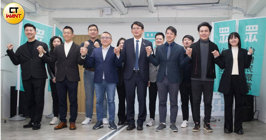 民眾黨今（19）日下午進行中央委員會，正式公告黃國昌擔任新任民眾黨主席，並於會後召開首場記者會。（圖／黃威彬攝）