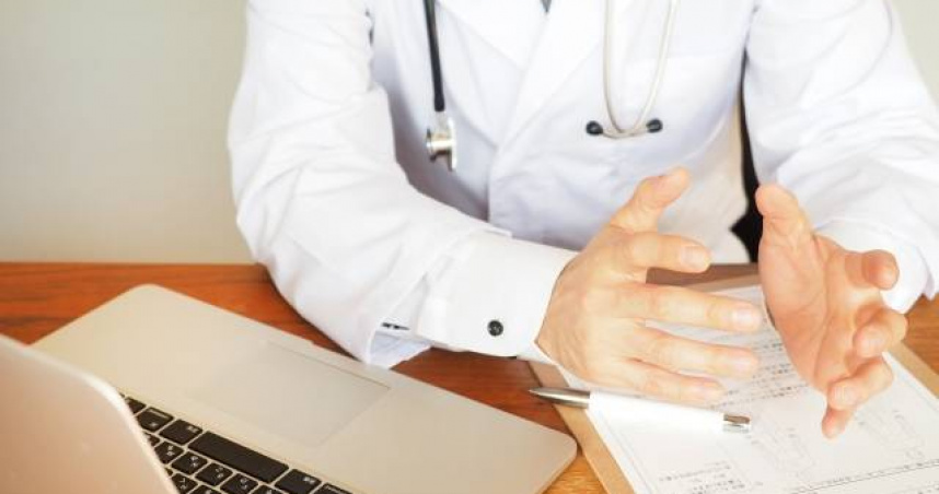 四川一名58歲男子乳頭下方有個疙瘩，檢查竟確診乳癌。（示意圖／翻攝自photoAC）