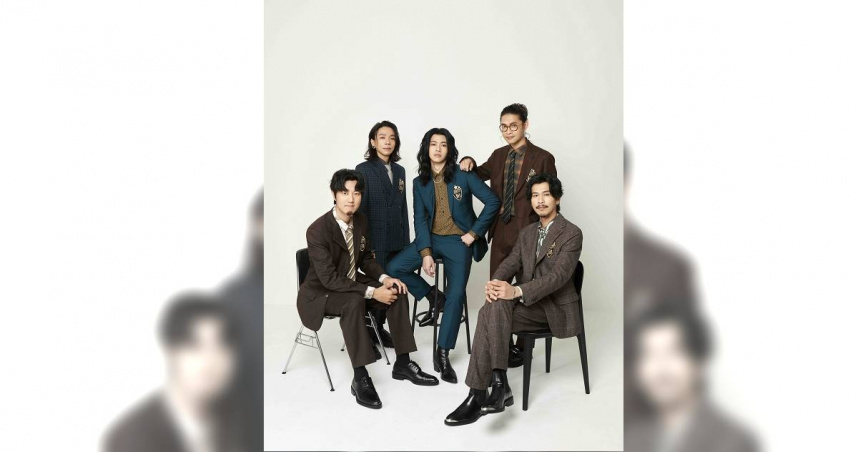 麋先生首次穿著西裝拍攝正式廣告形象照。（圖／相信音樂提供）