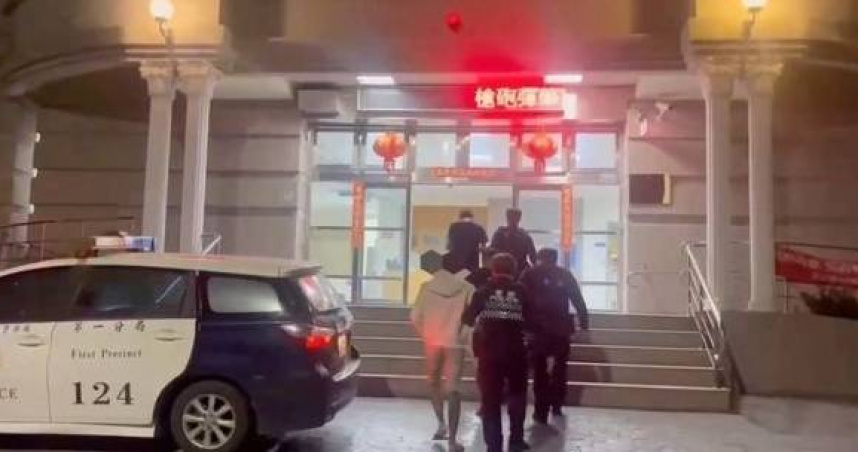 抖音網紅安哥遭妻弟控訴家暴，其公司9日凌晨遭放鞭炮、撒冥紙，警方則迅速逮捕3人送辦。（圖／翻攝畫面）