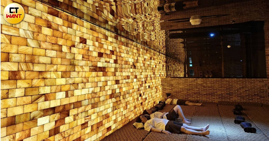 Clud D Oasis 汗蒸幕的5大主題區之一「鹽屋」。 （圖／魏妤靜攝）