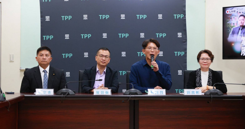 國民黨立委羅志強、吳宗憲與民眾黨立委黃國昌、劉書彬合體舉行「啟動憲改　廢除監院」記者會。（圖／民眾黨提供）