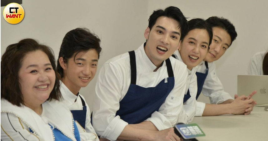 黃偉晉（右2）出席《星廚之戰》開錄記者會。（圖／常朝貴攝）