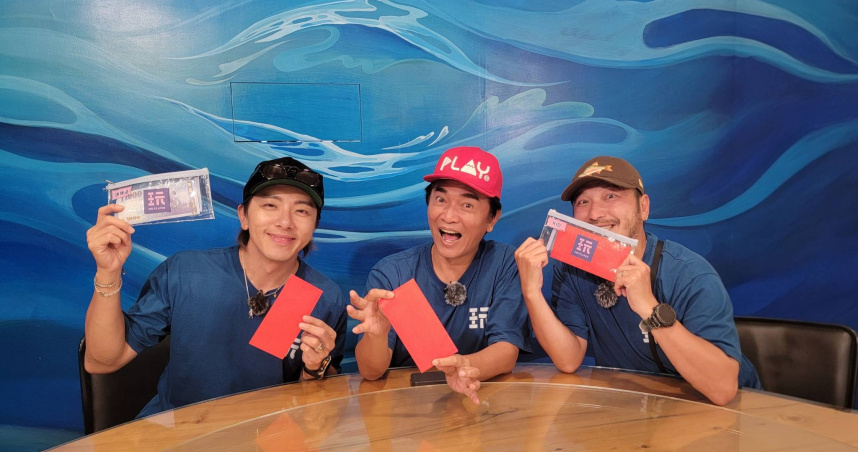 吳宗憲錄《玩很大》在旁拭淚。（圖／翻攝自臉書＠Mr.Player.tw）