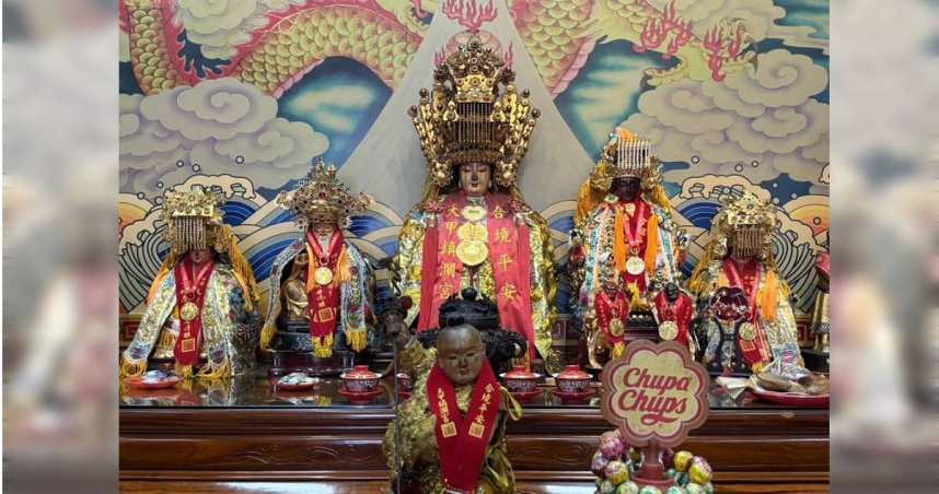 桃園鎮德宮供奉來自大甲鎮瀾宮的分靈「巧克力媽」，將於10月11日首度舉辦桃園地區大型繞境，信徒可鑽轎底、扛神轎，親身感受媽祖慈悲護佑與庇佑力量。（圖／中國時報姜霏攝）