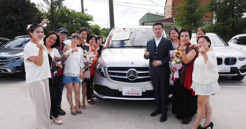生麗國際優渥獎金制度，讓張美君購入百萬名車，以行動美容服務全國夥伴。（圖片提供／生麗國際）