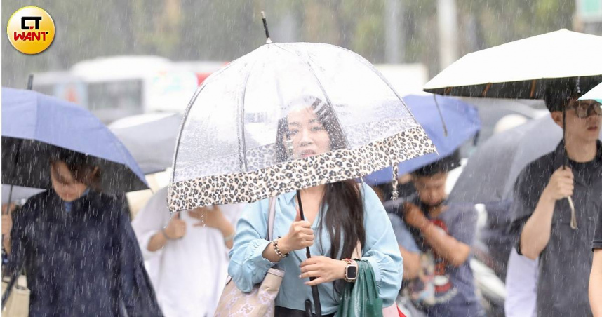 下週三（29日）前持續受東北季風影響，北台灣偏涼，且降雨相對明顯。（示意圖／方萬民攝）