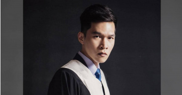 律師丁啓修擔任饒舌歌手Gambler楊智翔的律師，透過律見得知檢警偵辦進度，從而取得倉庫位置，讓集團上游預先轉移大量毒品（圖／翻攝自臉書）