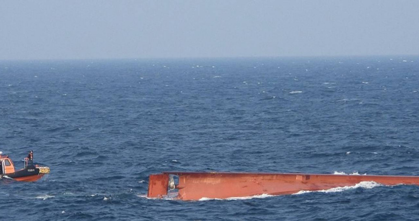 中國籍漁船9日清晨在西海（黃海）翻覆。（圖／南韓木浦海警）