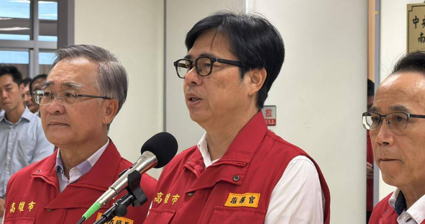 高雄市政府於11日下午召開第一場防災會議，市長陳其邁在會後表示，將待晚間7點中央氣象署最新預報資料後再決定明天是否停班停課。（圖／高雄市政府提供）