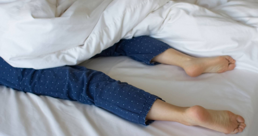 胸腔重症專科醫師黃軒示警，一些狀況是猝死前的警訊，忽略的話很有可能睡一睡就離開人世了。（示意圖／photoAC）