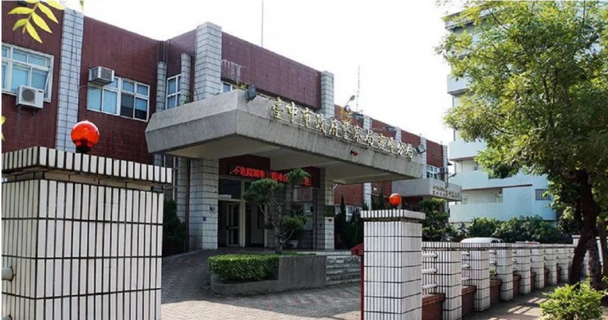 台中霧峰分局驚傳槍響！56歲巡佐清晨保管室舉槍尋短　喉嚨中彈命危搶救中