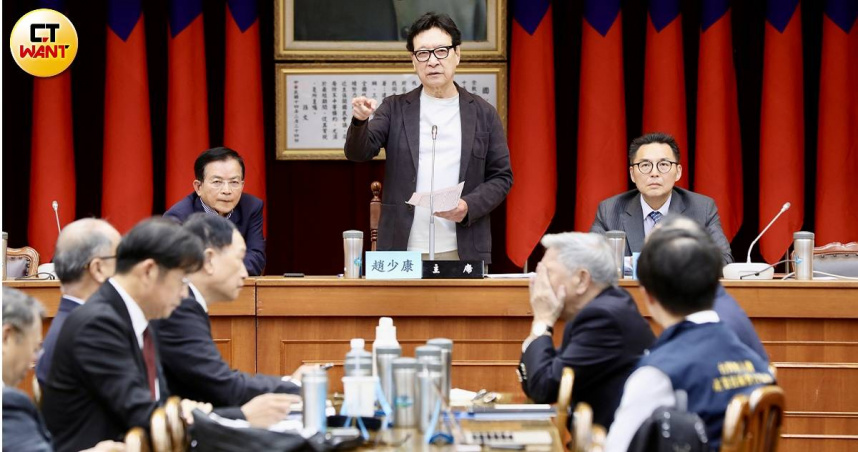 趙少康強調，卓揆的說法是狗屁不通、完全在胡扯。（圖／方萬民攝）