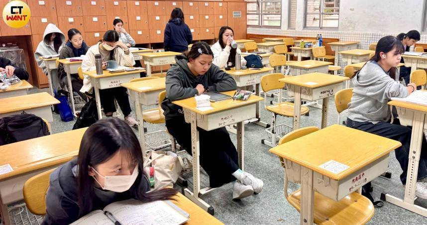 今年大學分發入學缺額創近6年新低，但招生壓力未必減輕。（示意圖／方萬民攝）