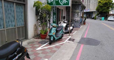 人行道上畫停車格 澎湖縣這「創舉」挨譙:有夠白癡!