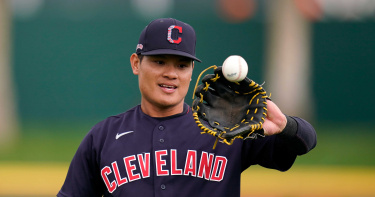 張育成招牌笑容登板 開幕戰先發2打數全槓龜