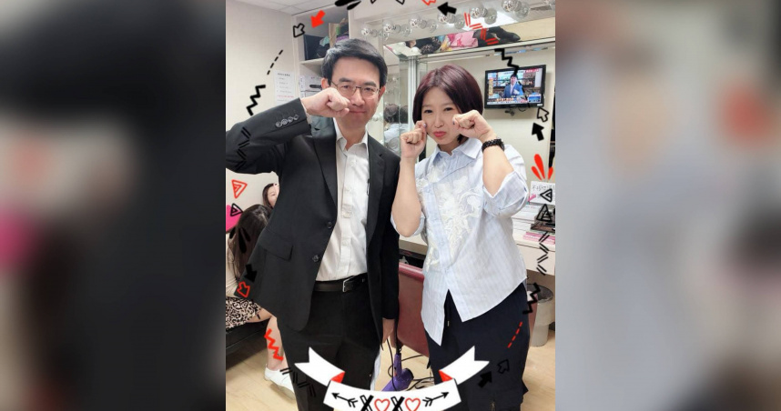 陳瑩（右）曬出與劉寶傑合照，不捨他要請辭《關鍵時刻》主持棒。（圖／陳瑩臉書）