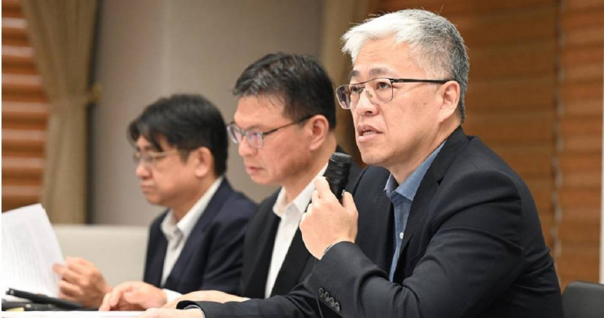 內政部長劉世芳日前透露，移民署收到共30多個案例正在進行調查，而吳堂安證實，經通知當事人表達意見後，有10人已被廢止台灣戶籍。（圖／內政部提供）