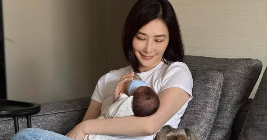 錢德月的女兒董若彤生下兒子，讓她升格為「社交圈美阿嬤」。（圖／翻攝自錢德月IG）