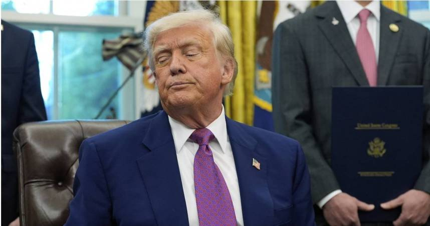 美國總統川普13日在沙烏地阿拉伯利雅德發表演說，對伊朗發出強烈警告。（圖／達志／美聯社）