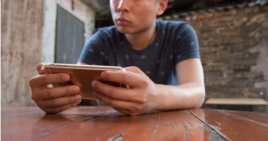 高雄市葉姓男子盯上熱門手機遊戲人氣，開發遊戲輔助程式與外掛，推出1年半後販售牟利469萬元。遊戲廠商以擅自重製圖像提告侵害著作財產權，遭法官認定罪證不足，判他無罪。（示意圖／翻攝pixabay）