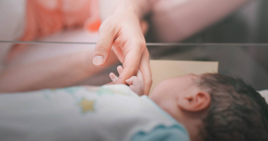 陳志金表示，有些孕婦被歸類為「高齡產婦」，是因為醫護人員才能適時準備更高規格、更多人力支援，來迎接得來不易的寶寶。（示意圖／翻攝自photoAC）