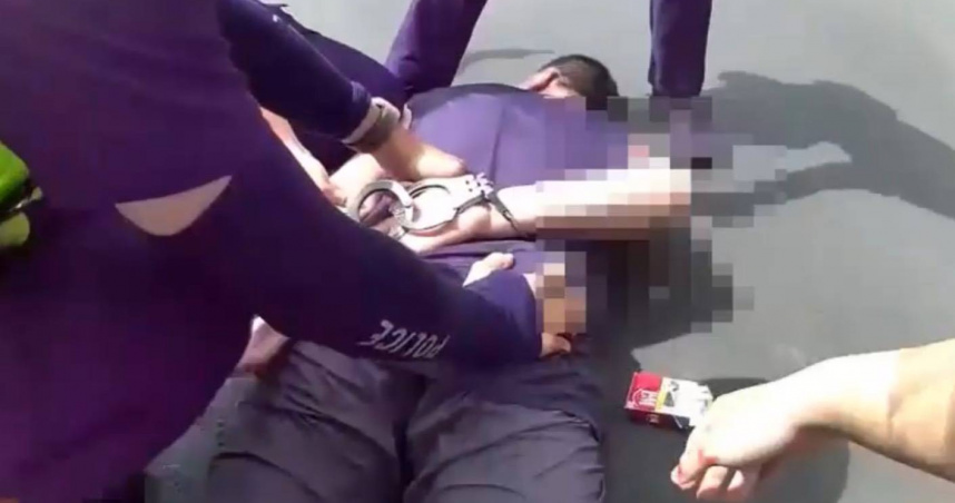 葉姓男子注射海洛因後駕車上路，遇檢不停遭警方攔查，在雙方追逐約10公里後被拖下車逮捕。（圖／翻攝畫面）