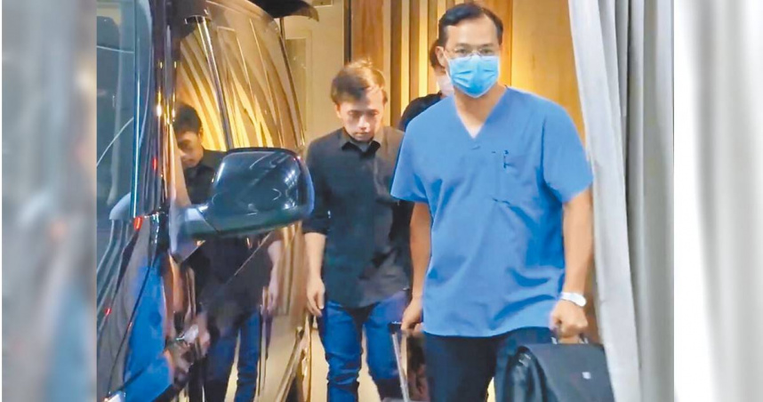 76歲郭姓老翁疑因口角衝突，16日傍晚持刀砍殺母親。新北市土城警分局17日報請檢察官會同法醫相驗，初步確認致命傷在郭母胸口，詳細死因將在22日解剖確認。（圖／中國時報柯毓庭攝）全國各縣市自殺防治專線1925