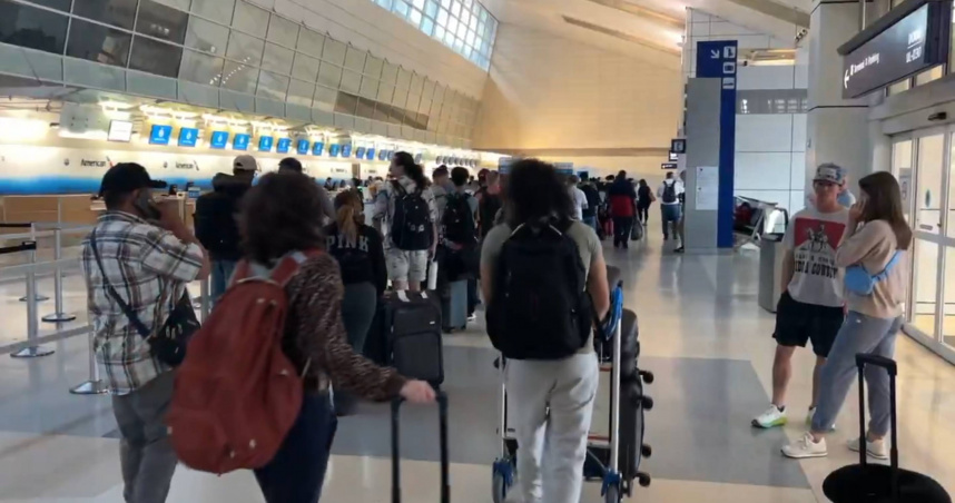 美國德州達拉斯地區19日發生電信設備故障，導致1800航班延誤。 （圖／翻攝自X／@DavidSFOX4）