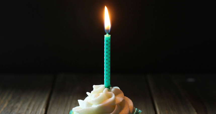 有女網友表示，男友曾諾精心安排生日，當天卻帶她吃鹽酥雞。（示意圖／翻攝自unsplash）