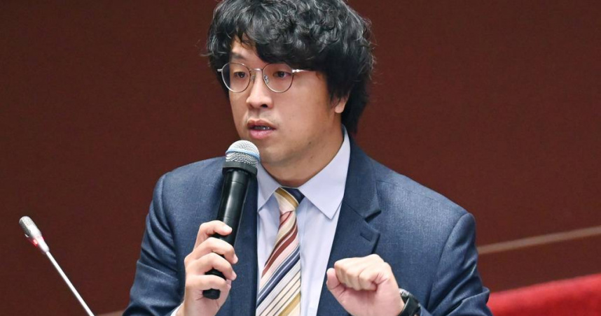 王鴻薇再指，無獨有偶，沈伯洋今天受訪，稱「戰士沒有選擇戰場的權利」。如此和賴總統同拍唱和，感覺沈伯洋的參選台北之路，似有賴總統的關愛眼神。（圖／報系資料庫）