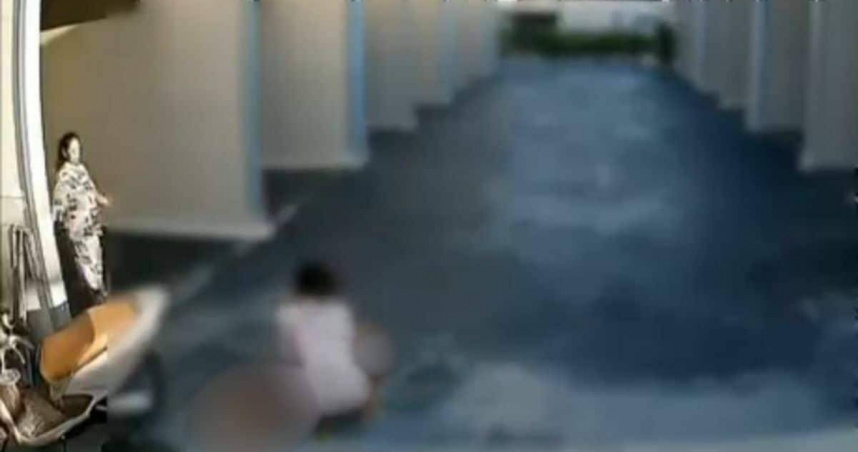 命案發生於曼谷民武里區一間愛情旅館，孕婦當場拖打受害人至倒地。（圖／翻攝自臉書， ราศีธนู）