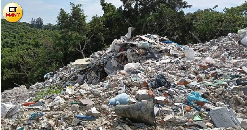 高雄出現營建剩餘土石方處理費暴增10倍以上，建商們紛紛表示，不只高雄，全台都有清運費暴漲的問題，呼籲政府應關心。（圖／顏瑋辰攝）