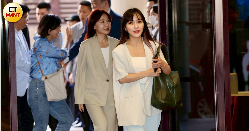 民進黨立委黃捷坦言，近期考慮參選高雄市地方黨部主委一職。（圖／方萬民攝）