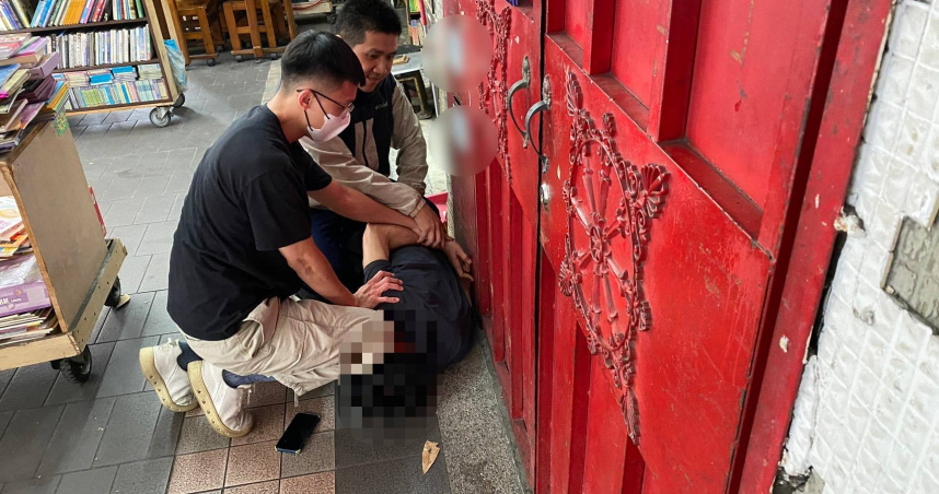 越南籍移工為躲避警方臨檢，翻牆進入新北市議會，先後逗留約10分鐘，並於27日下午3時許遭逮。（圖／翻攝畫面）