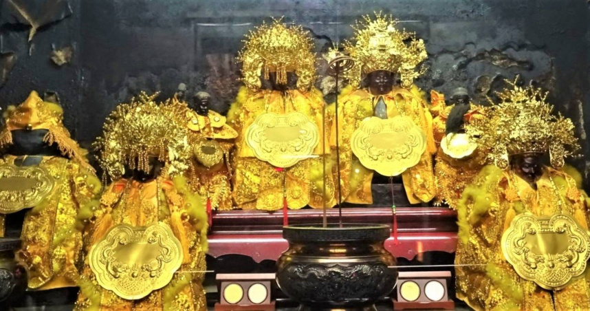 南投竹山紫南宮福德正神及夫人。（圖／楊登嵙提供）