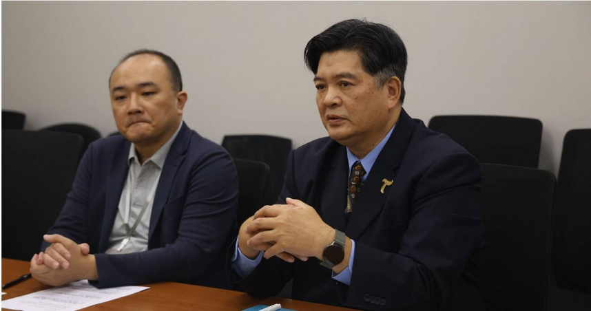 圖說：聯光通成立於1984年，為台灣老牌光纖通訊基礎建設與系統整合服務大廠；隸屬於台灣鋼鐵集團旗下，主要客戶包括主流電信商、台電、台鐵及高公局等政府機關。右為聯光通董事長林郁昌，左為總經理賴浩民。（圖／聯光通提供）