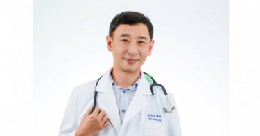 朱志生騎機車行經高雄鼓山區博愛一路433巷時，與突然衝出的橘貓發生碰撞，連人帶車重摔，造成頭部及胸腔嚴重受創。（圖／翻攝自高雄醫學大學附設醫院官網）