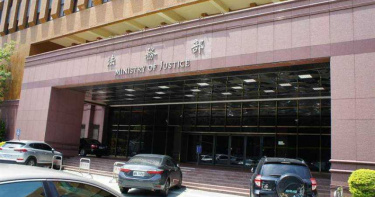 減輕行刑心理負擔!法務部預告修法:死囚「戴頭罩」槍斃 死前可錄影留遺言