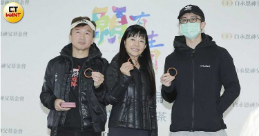孫安佐明開庭 狄鶯全家做公益抗酸民...孫鵬感性哽咽了