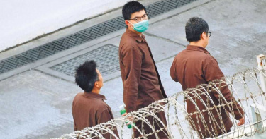 黃之鋒涉反蒙面法遊行認罪減刑 遭判監4個月