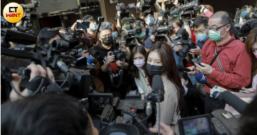 涼涼記者節 媒體「自綠」求口氣 記者心涼捧權貴