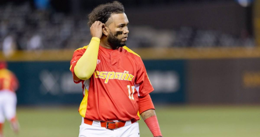 西班牙隊三壘手安卡納西昂（Wander Encarnación）單局發生2次失誤，送給中華隊2分。（圖／翻攝畫面）