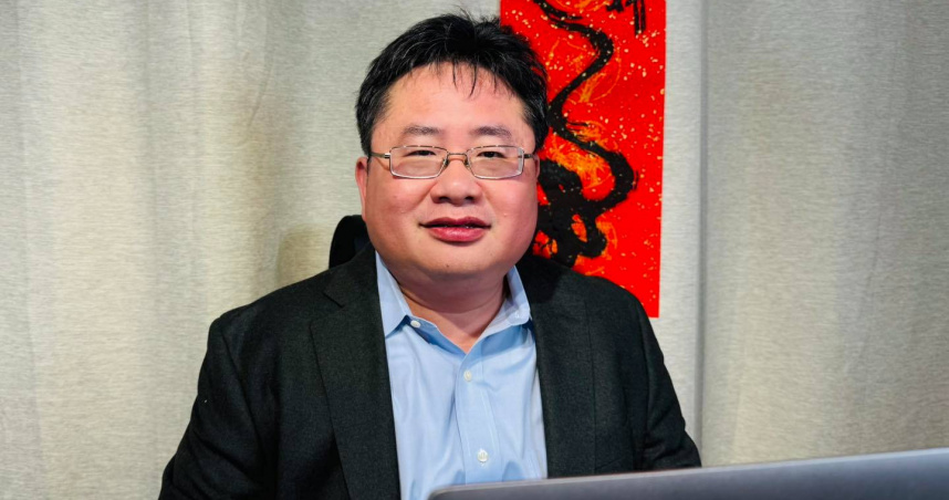 前日本《產經新聞》台北支局長矢板明夫曾預言，政府刻意阻擋加熱菸上市，將會縱容走私加熱菸，更會影響政府的公信力。（圖／翻攝自臉書矢板明夫俱樂部）